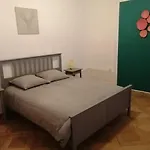 Le 1 \