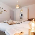 La Loge By \