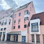 Le Cineaste • Hypercentre • Appartement A Theme