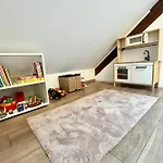 Family-Friendly Duplex - Near Center - Free Parking - Wifi