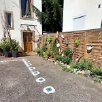 La Vie Est Belle