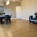 Historical Town Center Spacious Flat
