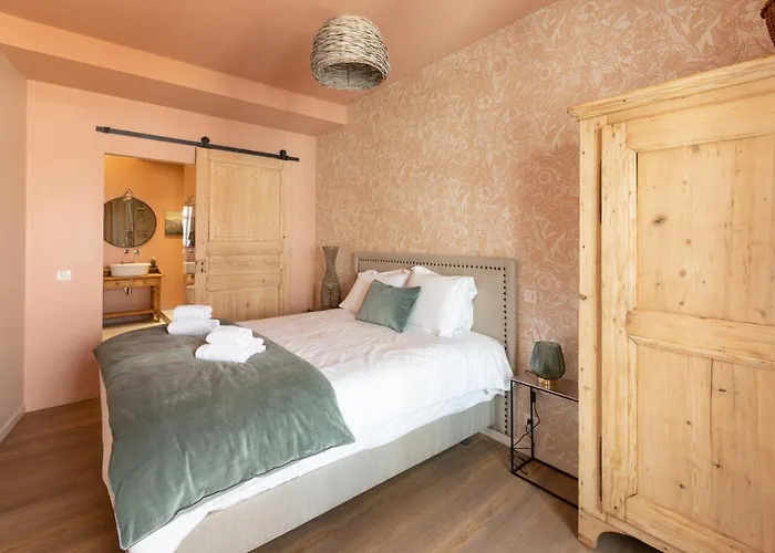 Appartement A Travers Champs Avec Sauna Et Parking