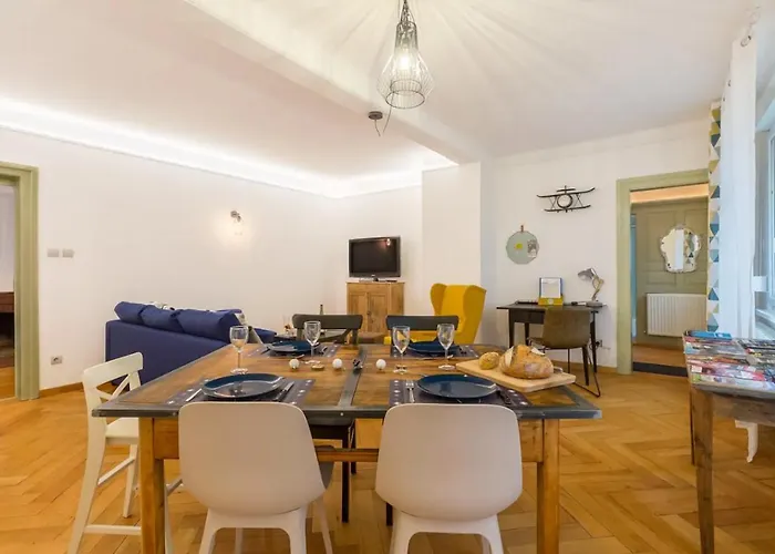 Colmar Appt familial à 3 min du centre - parking gratuit - Une chambre et 5 pers
