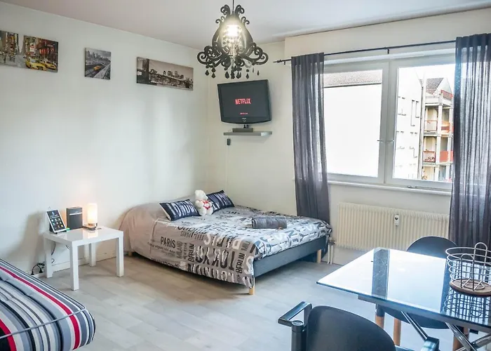 Travel Homes - The Eastside, Parking And Downtown