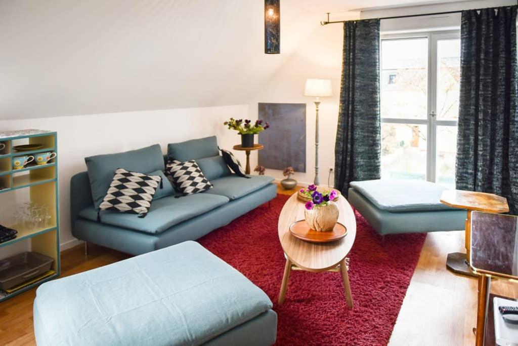 Duplex Coloré Et Bien équipé, Proche Centre-ville