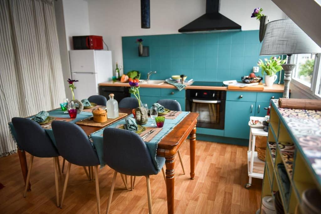 Duplex Coloré Et Bien équipé, Proche Centre-ville