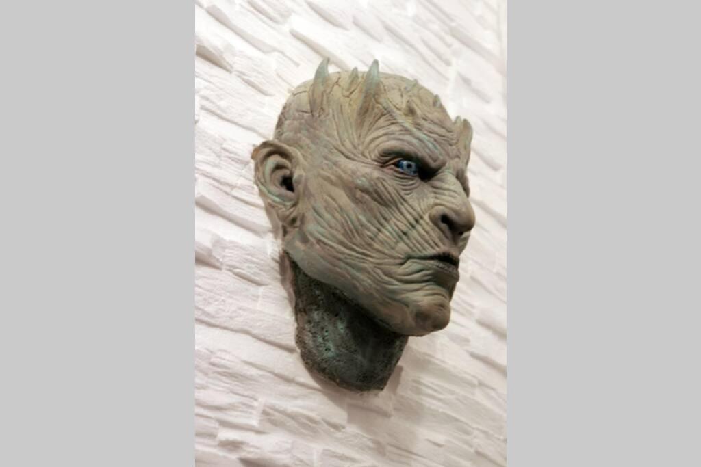 Logement Unique Inspiré De Game Of Thrones Au Coeur De