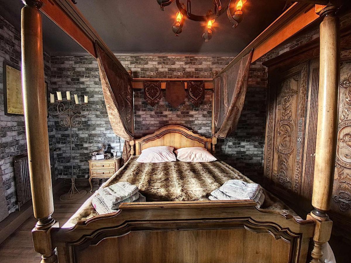 Appartement Logement Unique Inspiré De Game Of Thrones Au Coeur De *