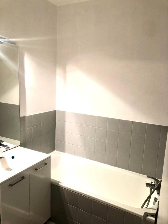 Apartment Mama With Aircon Including Parking 2 Cars *
