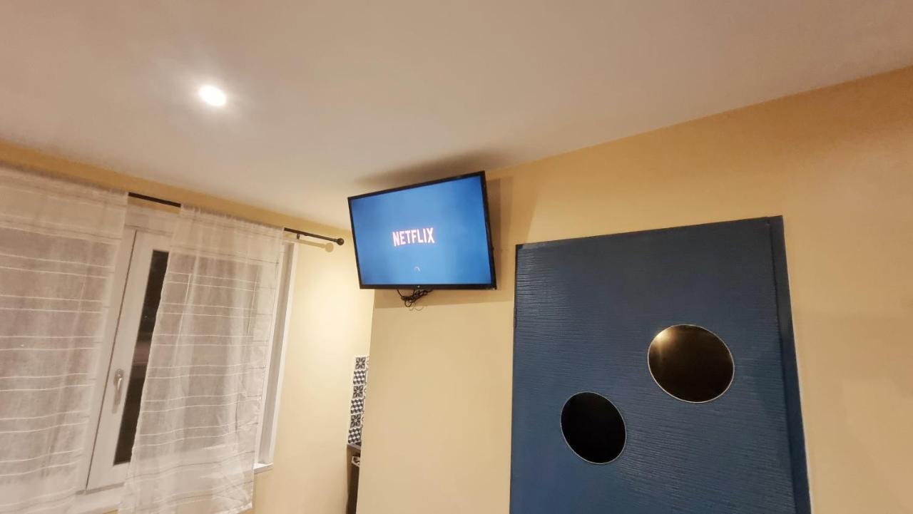 Sleep In - Parking - Centre