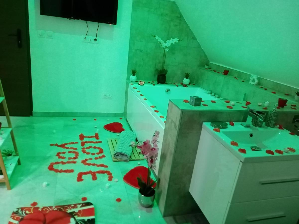 Jacuzzi Au Centre Appartamento *