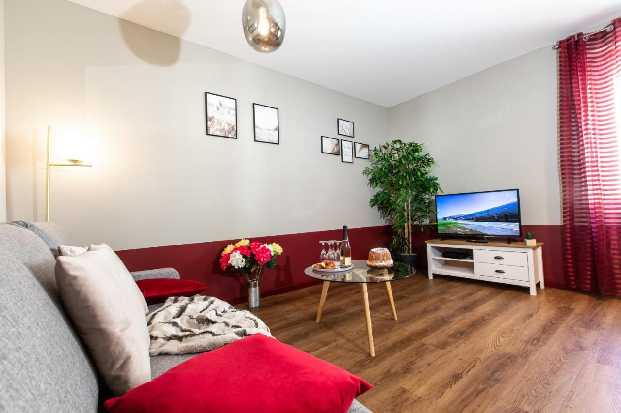 Le Red St Léon : Lit Queen Size * Wifi * Idéal Couple