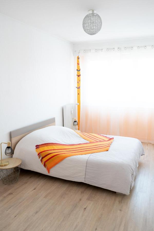Mama With Aircon Including Parking 2 Cars Apartment *