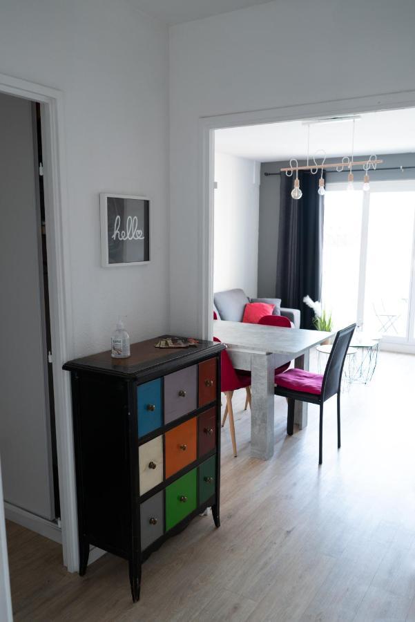 Mama With Aircon Including Parking 2 Cars Apartment