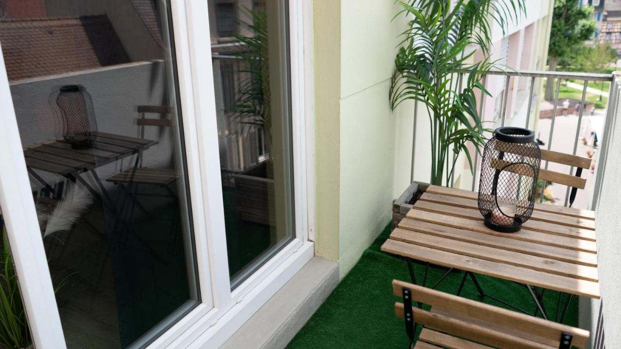 Mama With Aircon Including Parking 2 Cars Apartment *