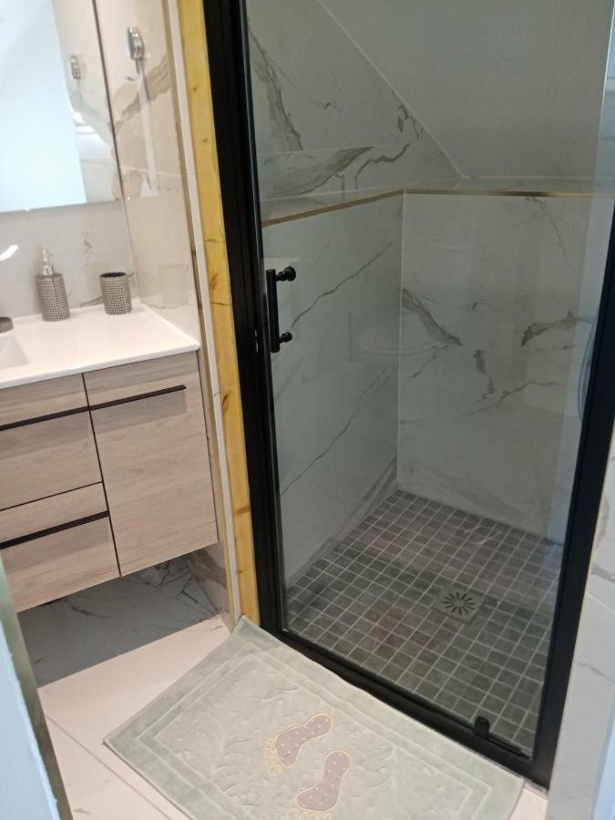Jolie Maison Sauna, Balneo Lumino Thérapie Et Terrasse Villa *