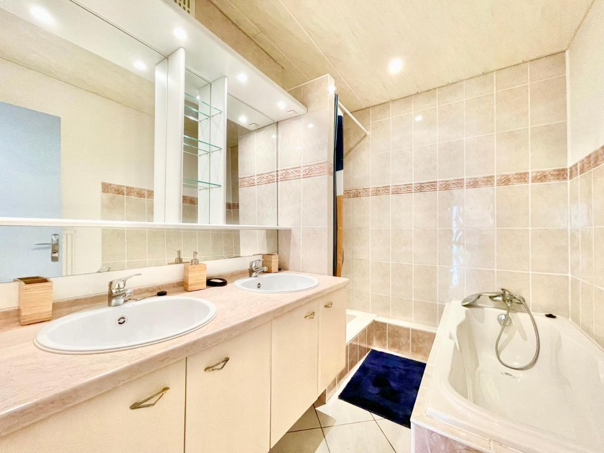 - La Cigogne - Balcon - Vue Degagee - Netflix - Wifi Fibre - Parking Gratuit - Quartier Populaire Appartement