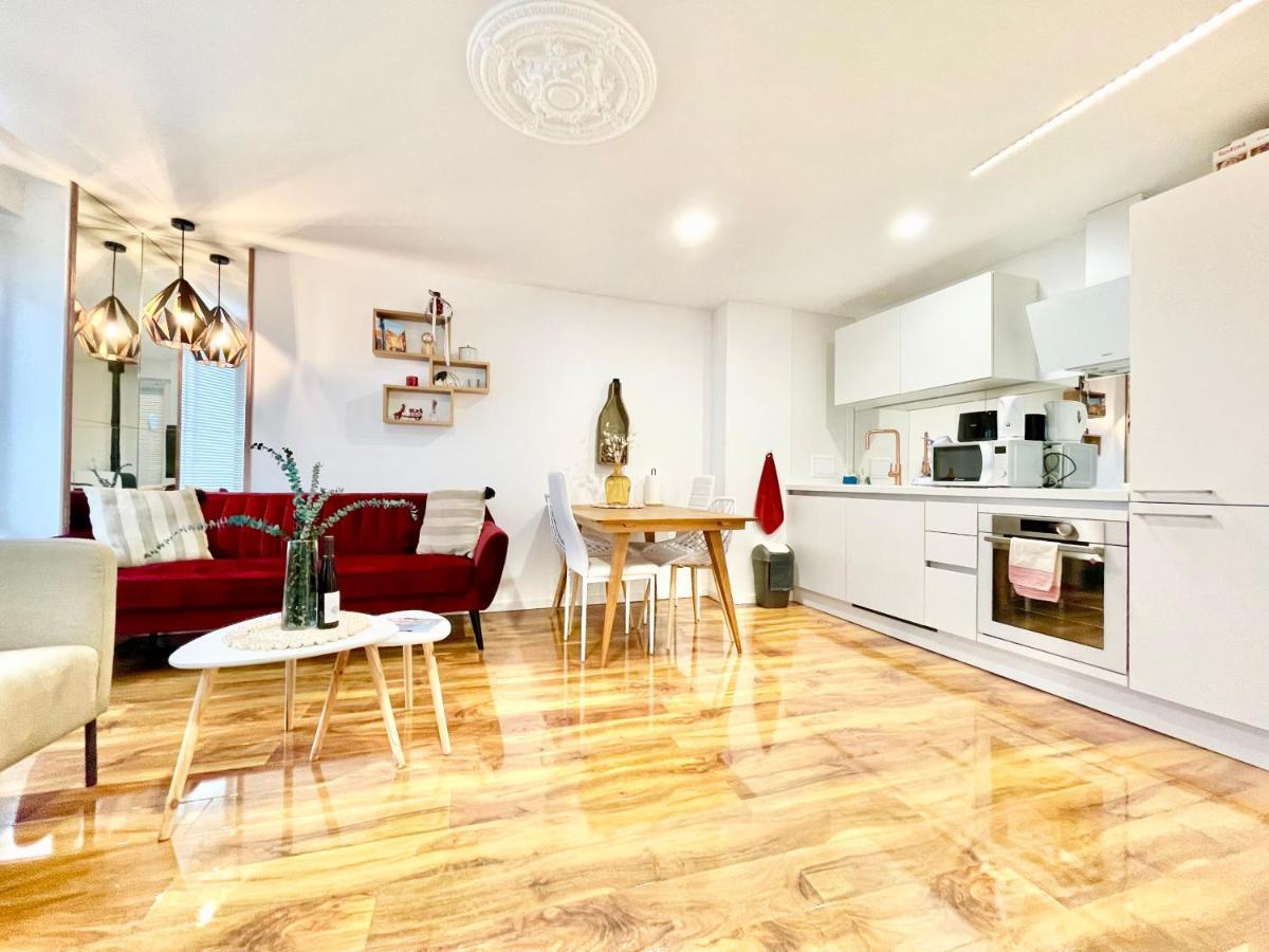 Le Rosacker - Proche Centre Et Gare - Terrasse - Parking Gratuit 2 Places - 2 - 2 Salles De Bain - Netflix Apartment Colmar