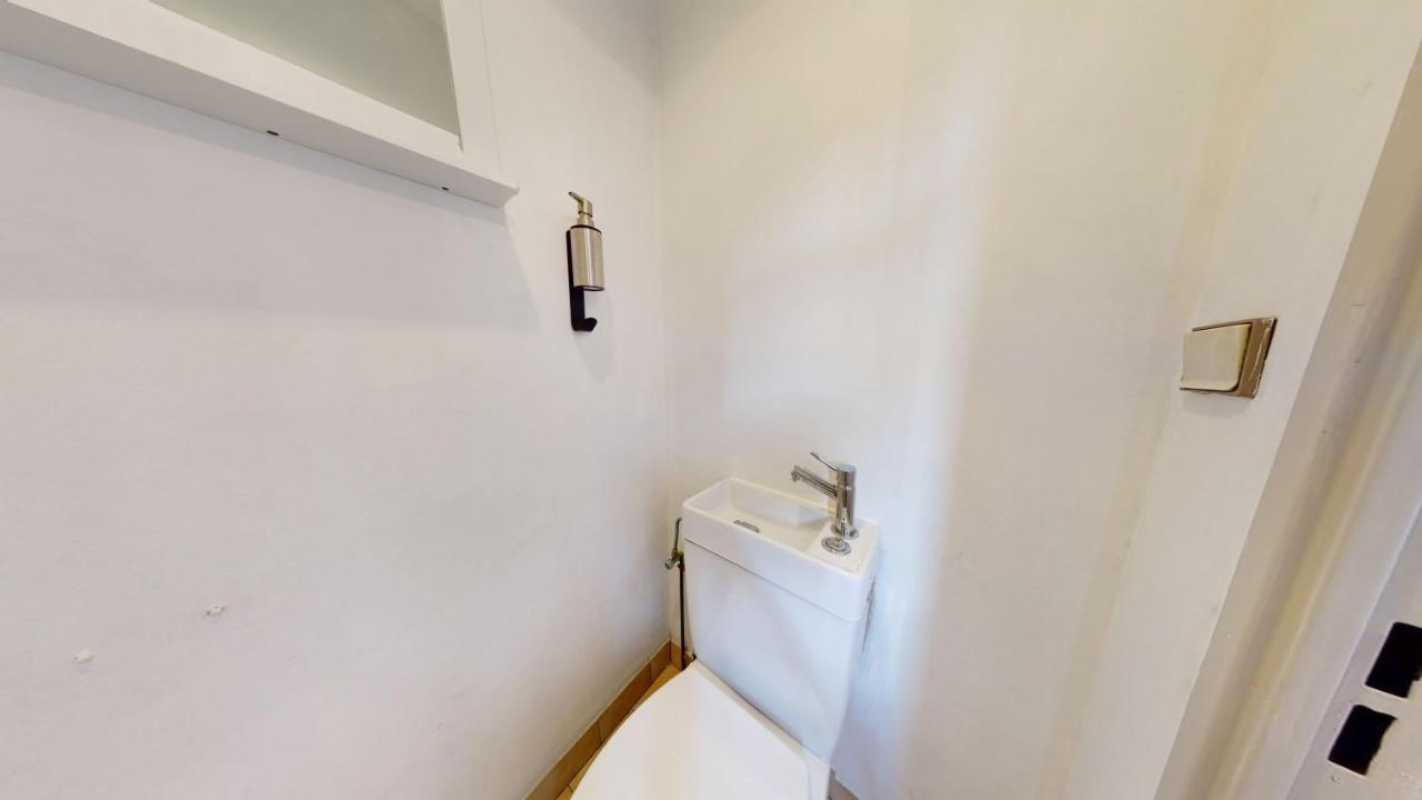 Des Bains Parking Hypercentre 6-8personnes *