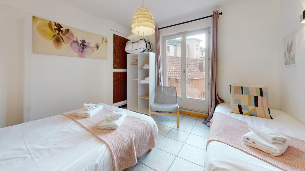 Des Bains Parking Hypercentre 6-8personnes *
