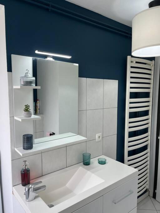 T3 Renove 60m2 Proche Centre Apartment