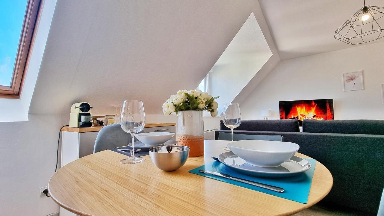 Apartment Mon Amour-chic-garage-fibre-rbnb