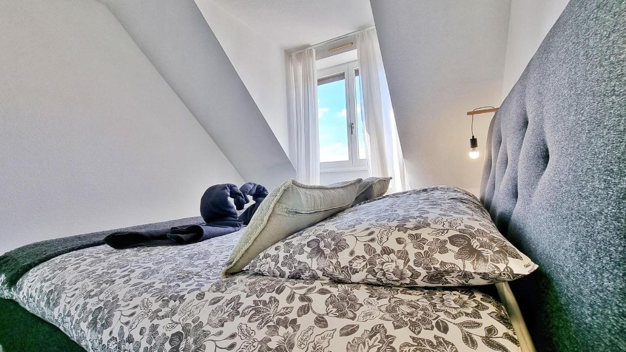 Apartment Mon Amour-chic-garage-fibre-rbnb