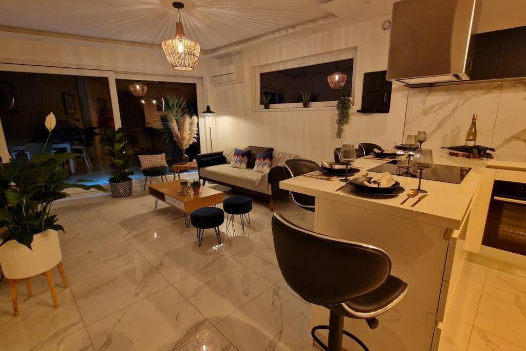 Prestige Neuf Avec Et Ecran De Cinema En Rez De Jardin Appartement *