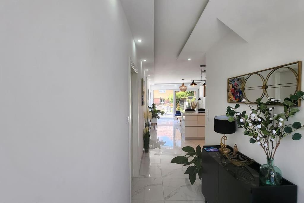 Prestige Neuf Avec Et Ecran De Cinema En Rez De Jardin Appartement *