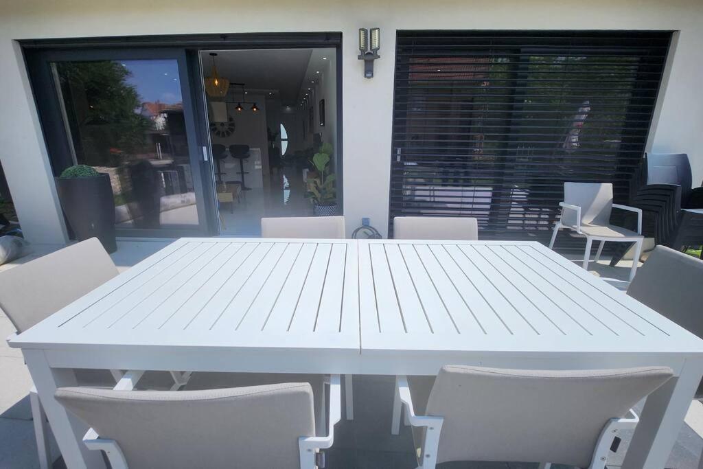 Appartement Prestige Neuf Avec Et Ecran De Cinema En Rez De Jardin *