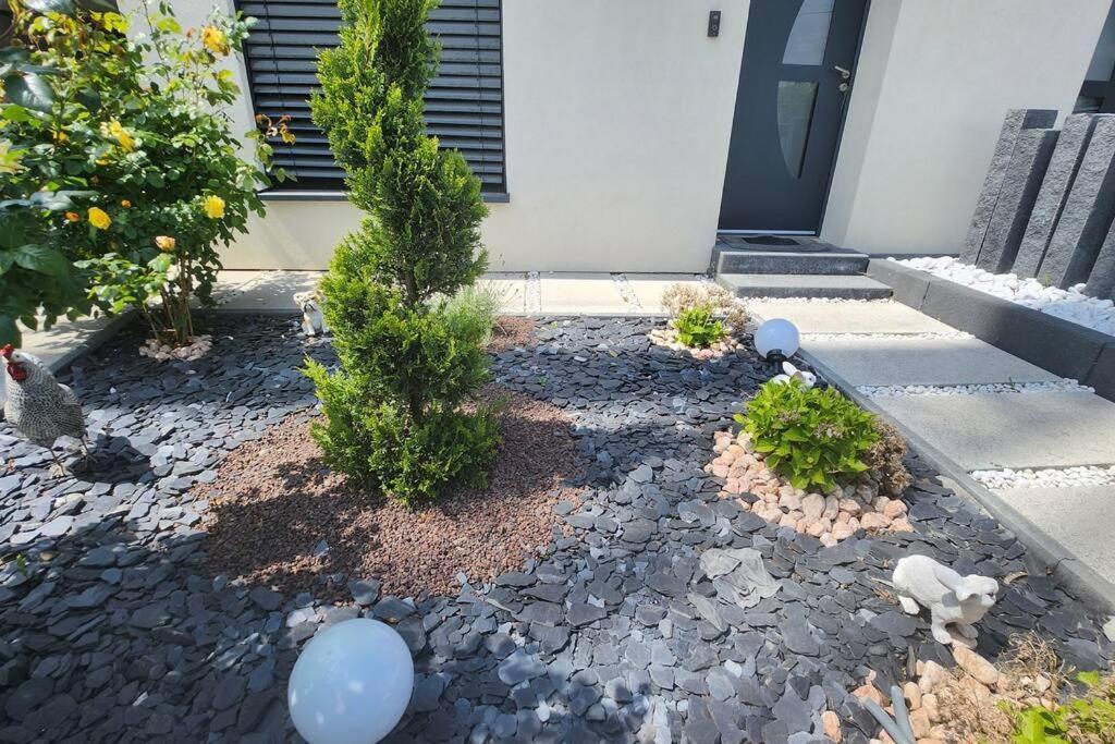 Prestige Neuf Avec Et Ecran De Cinema En Rez De Jardin *