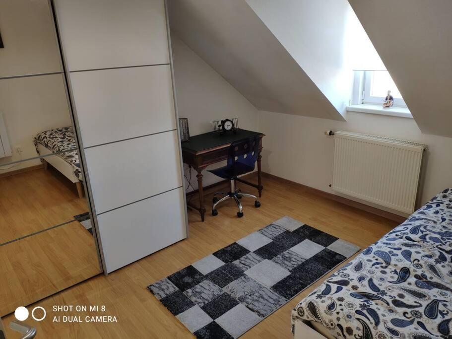 Joli Avec Place De Parking Prive Appartement