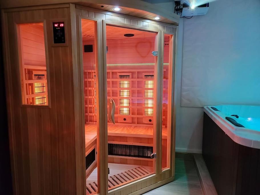 Le Reve Spa/sauna Ecran Cinema Centre *