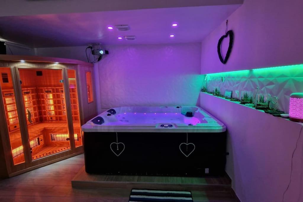 Le Reve Spa/sauna Ecran Cinema Centre Apartment