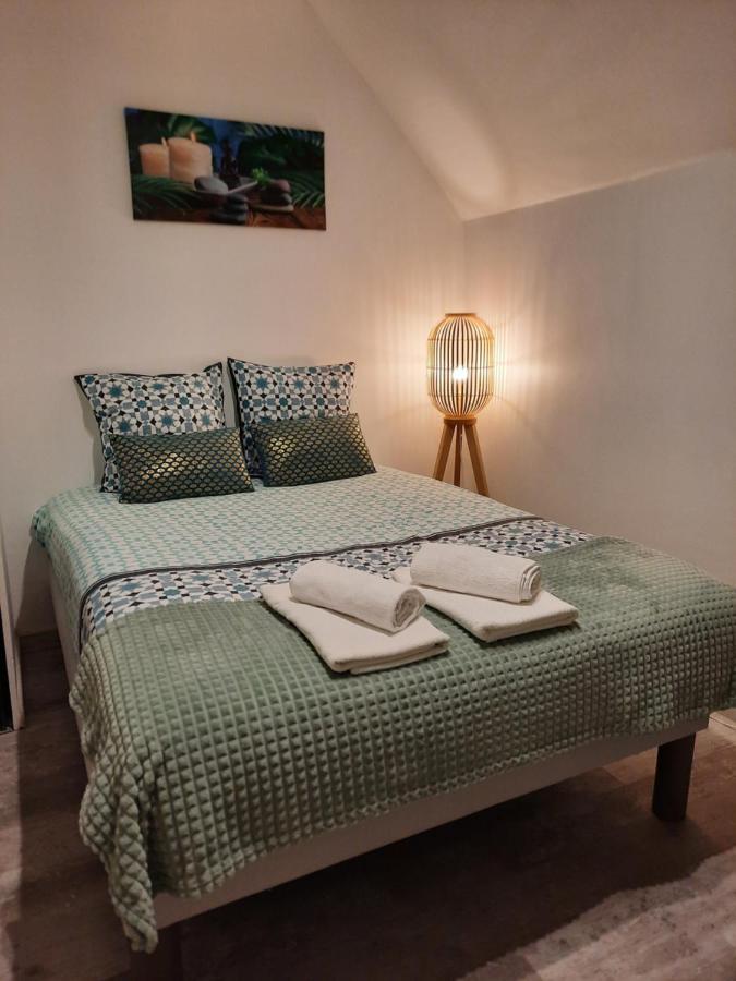Proche Centre + Parking Apartment *