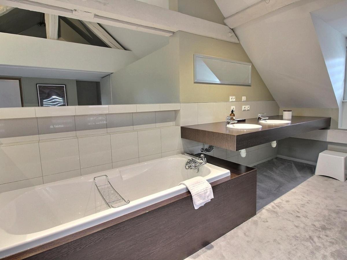 Maison De Caractere Avec Jacuzzi Et Parking A Deux Pas Du Centre Historique De - Fr-1-722-3