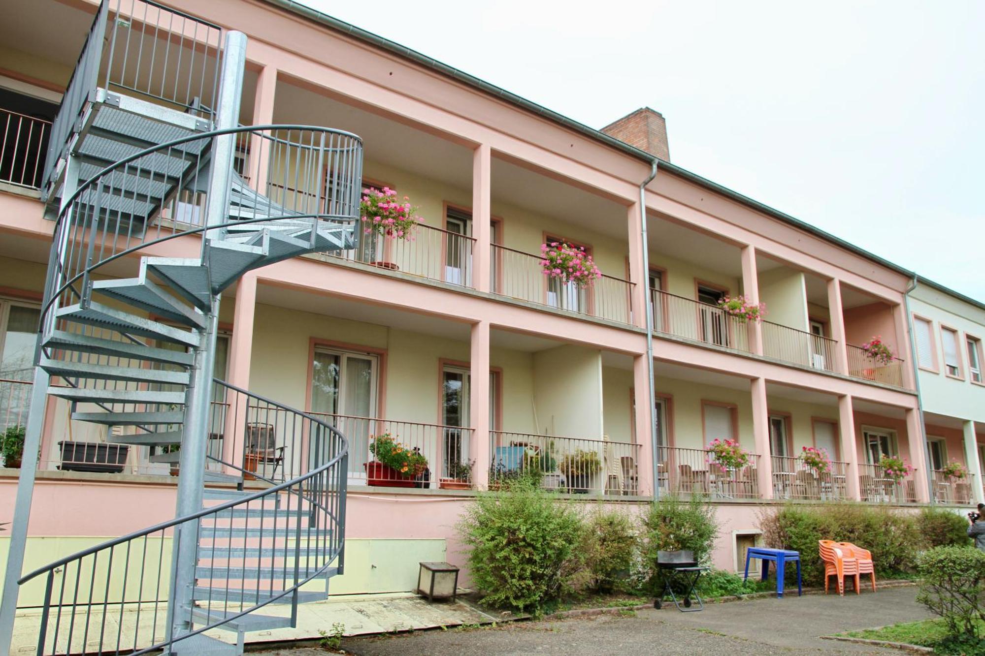 Auberge De Jeunesse Ostello *