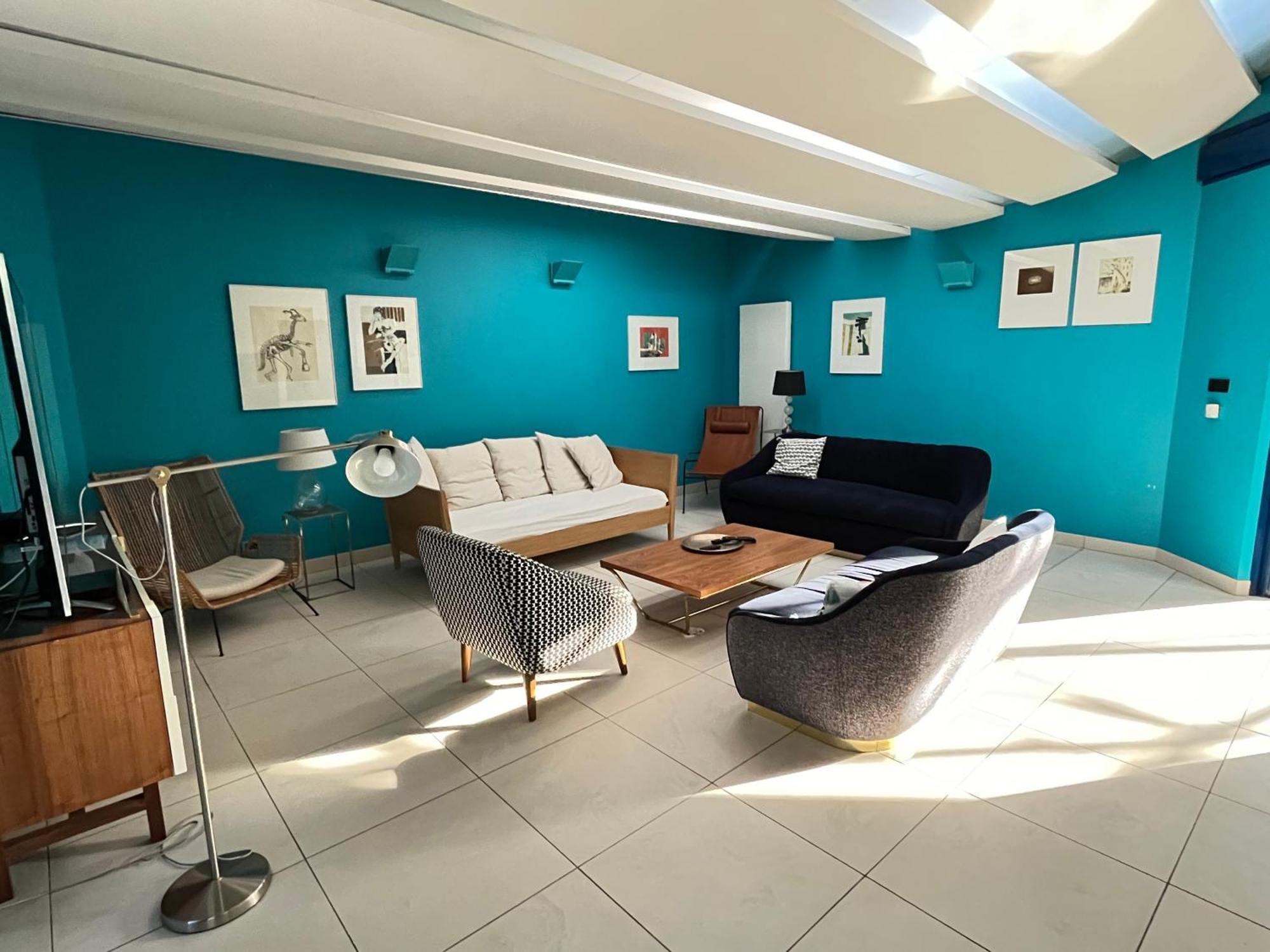 Cube Apartment *