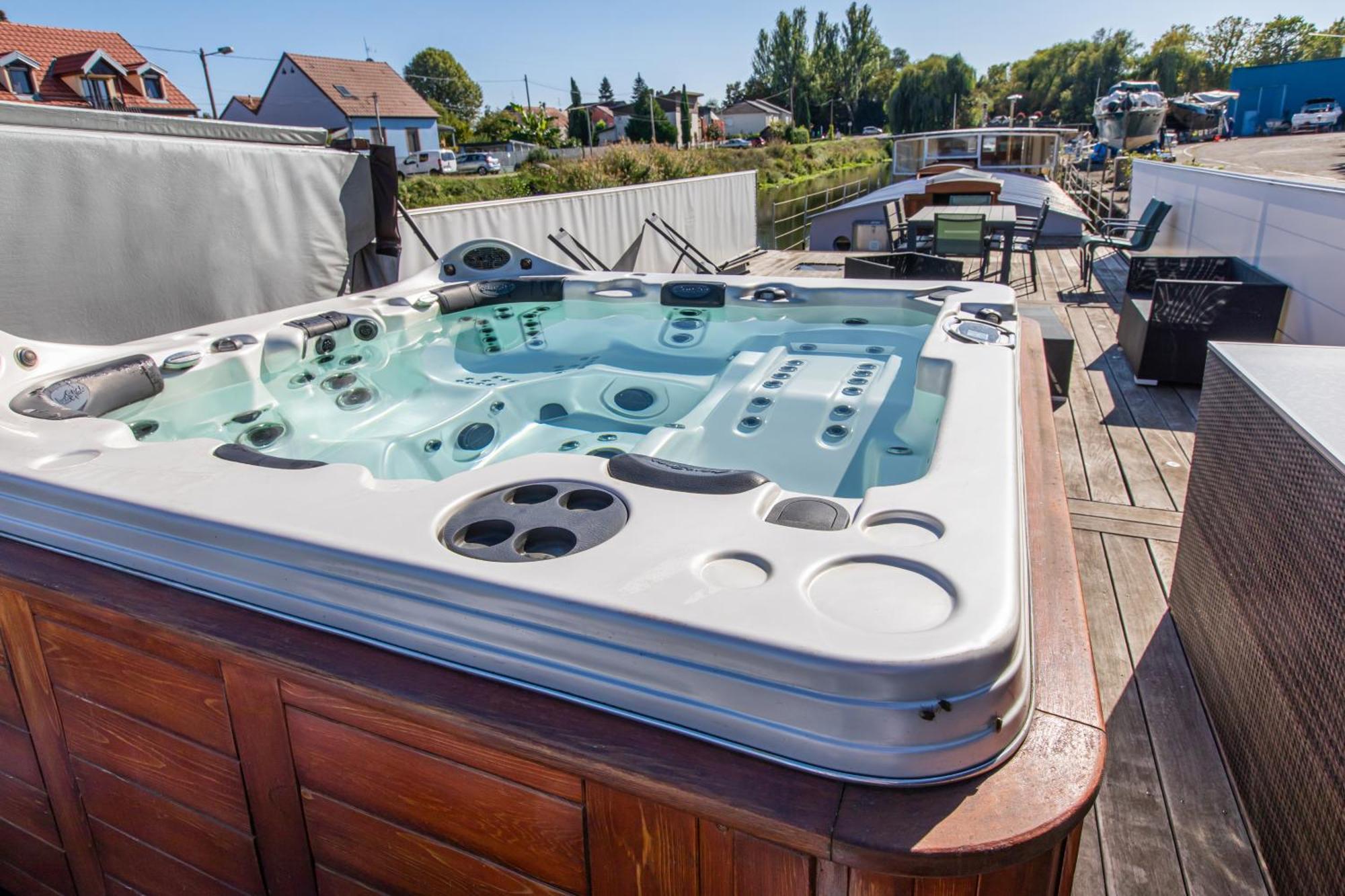 La Peniche Botel
