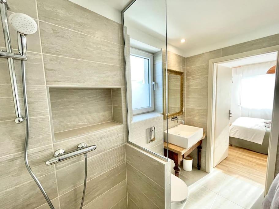 Maison Individuelle 100 M2, Jardin Et Parking Prive *