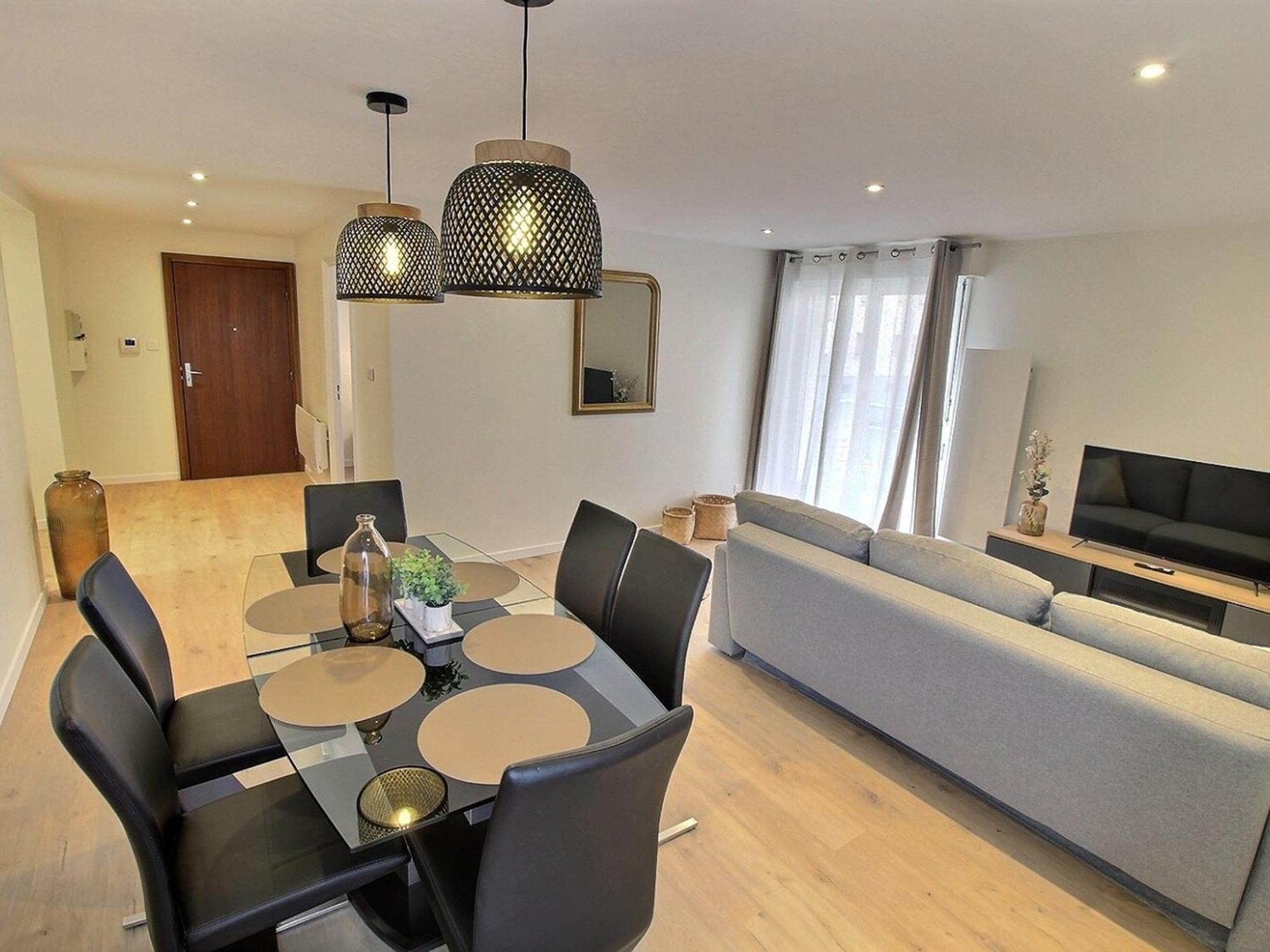 Renove Pres Du Centre De Avec Balcon, 2 Et Wi-fi Inclus - Fr-1-722-7 Appartement *