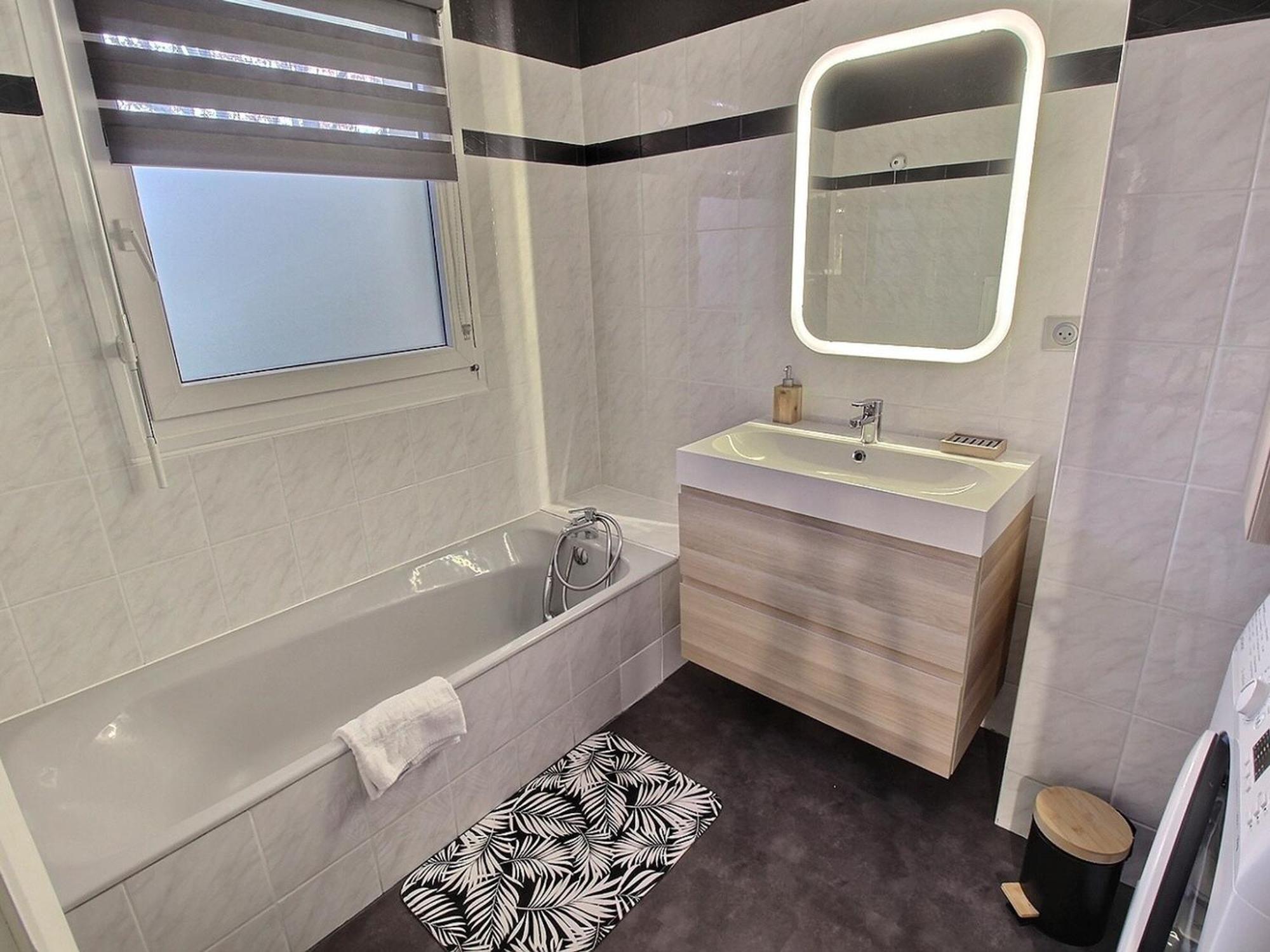 Apartment Avec Garage Et Terrasse Au Coeur De Colmar, Pres De La Route Des Vins D'alsace - Fr-1-722-6 *