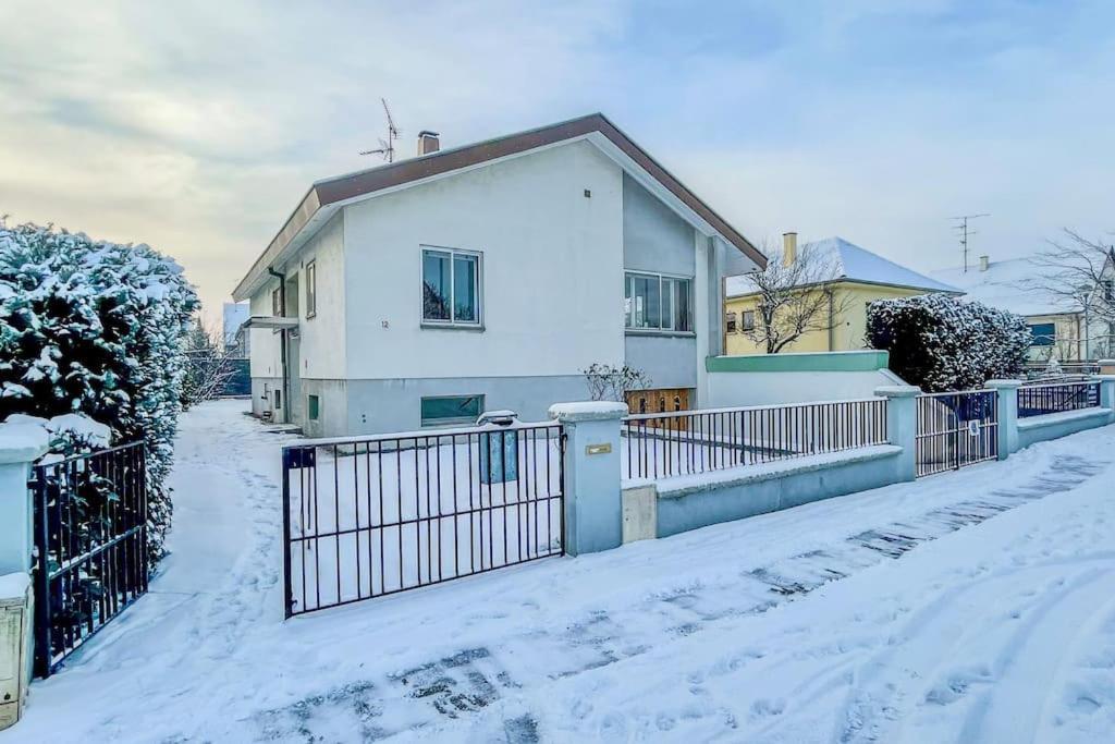 Maison Individuelle 100 M2, Jardin Et Parking Prive Hébergement de vacances *