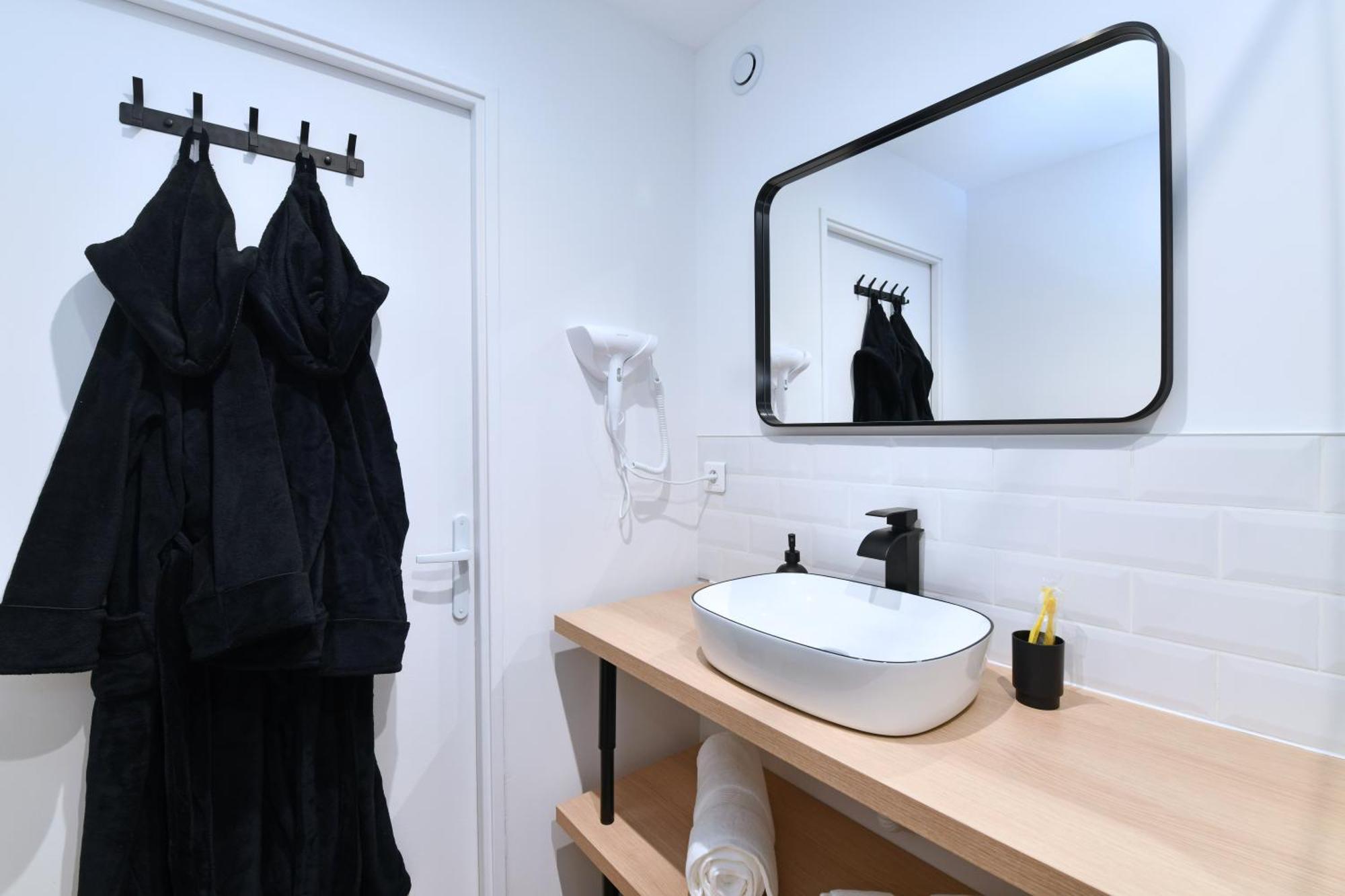 Le Cineaste • Hypercentre • A Theme Apartment *