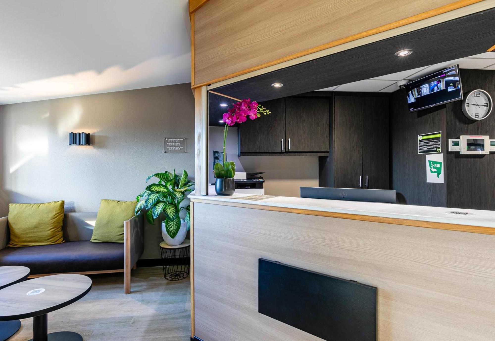 Lumiere Hotel 2*