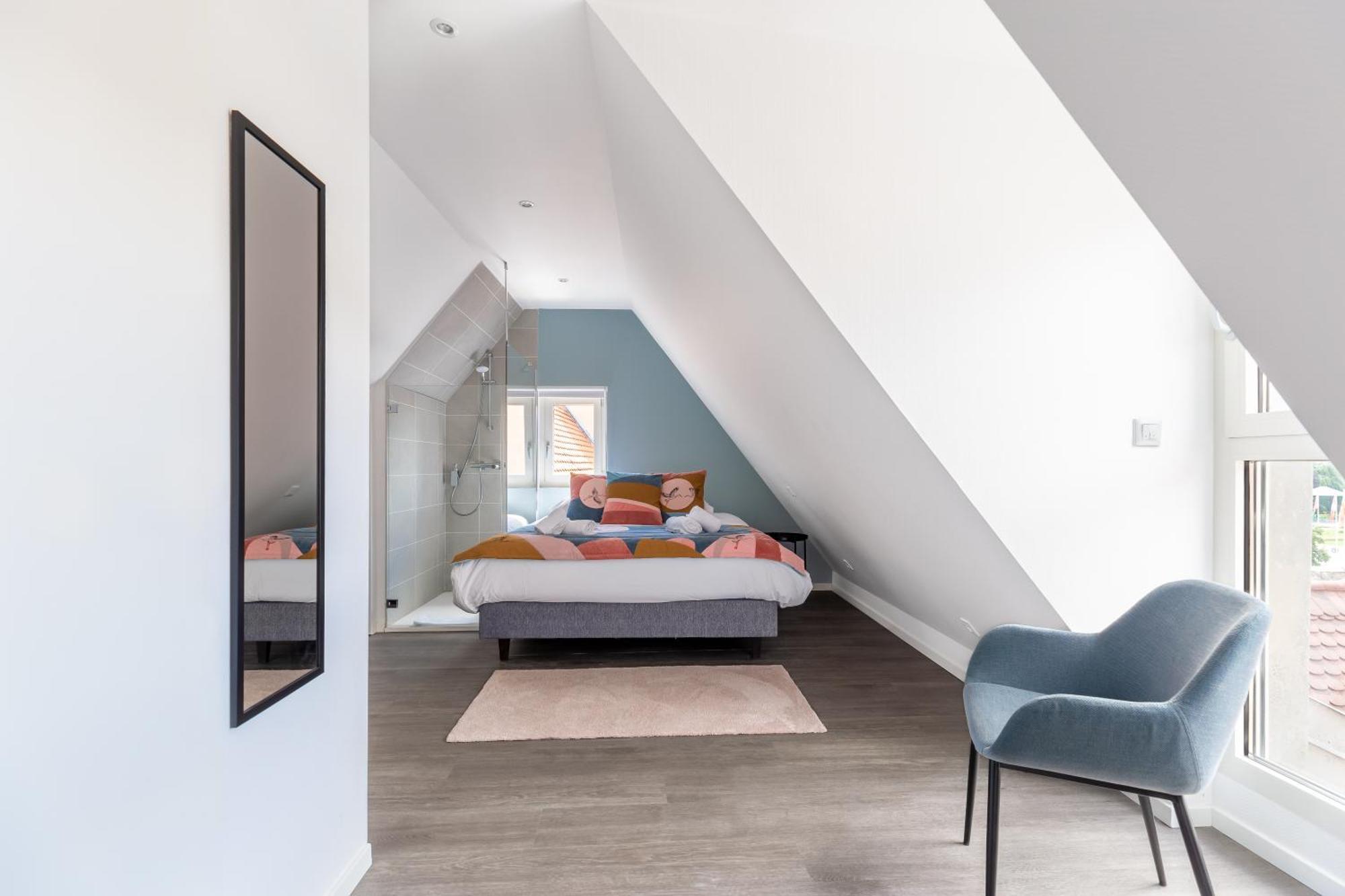 Travel Homes - Rapp, Charm In The Heart Of *