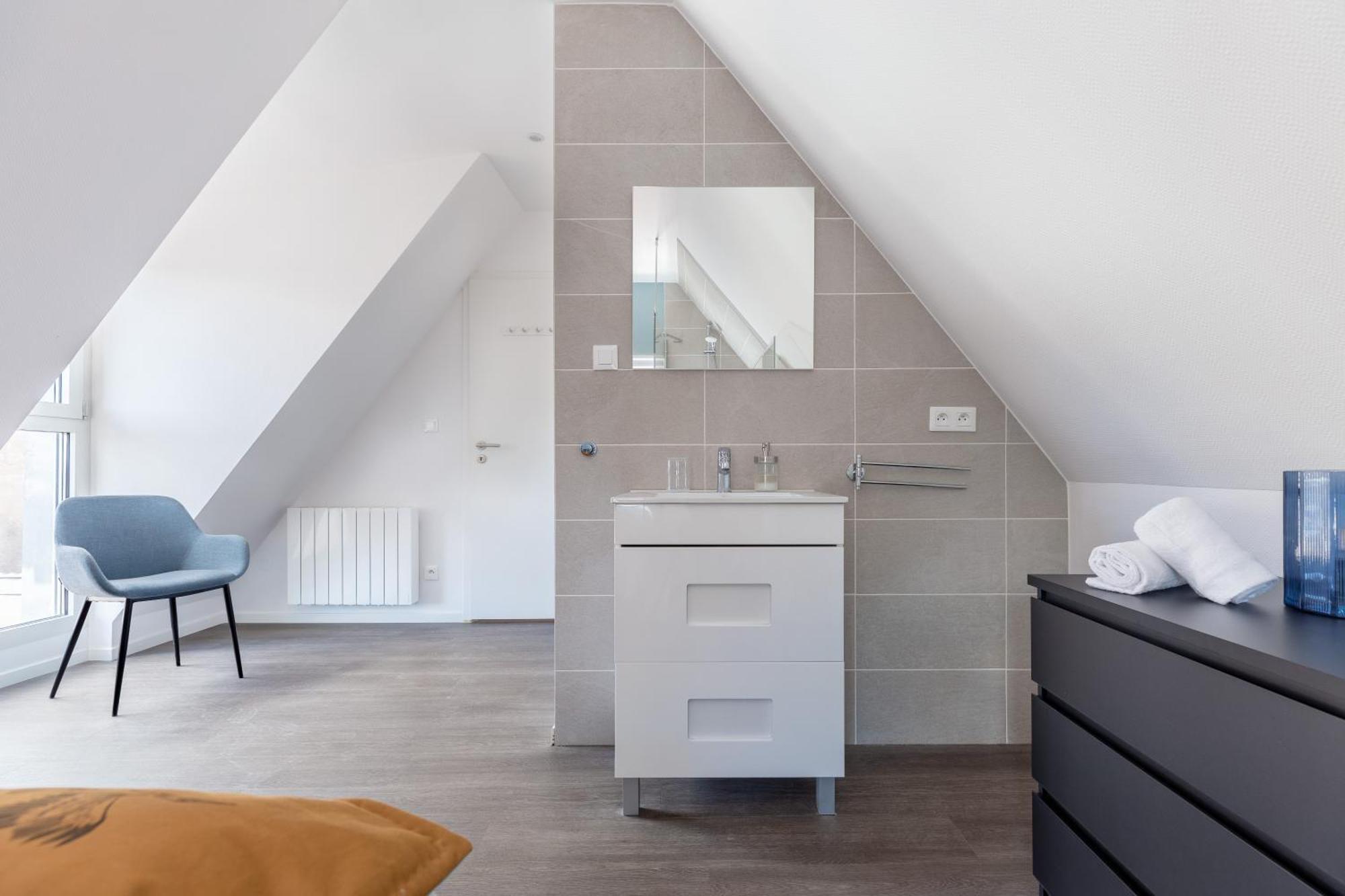 Travel Homes - Rapp, Charm In The Heart Of
