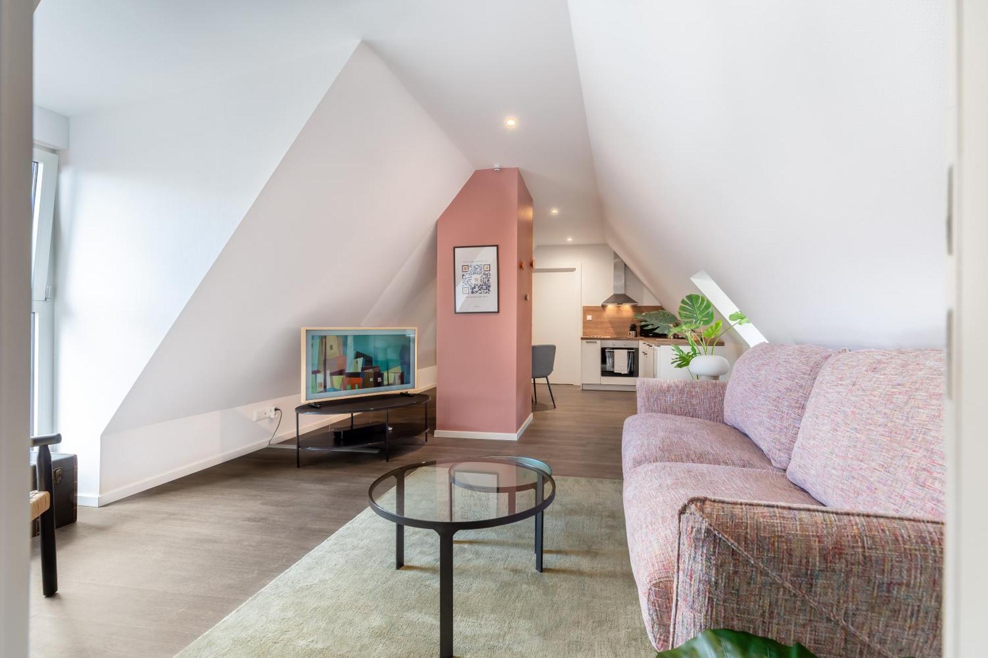 Travel Homes - Rapp, Charm In The Heart Of
