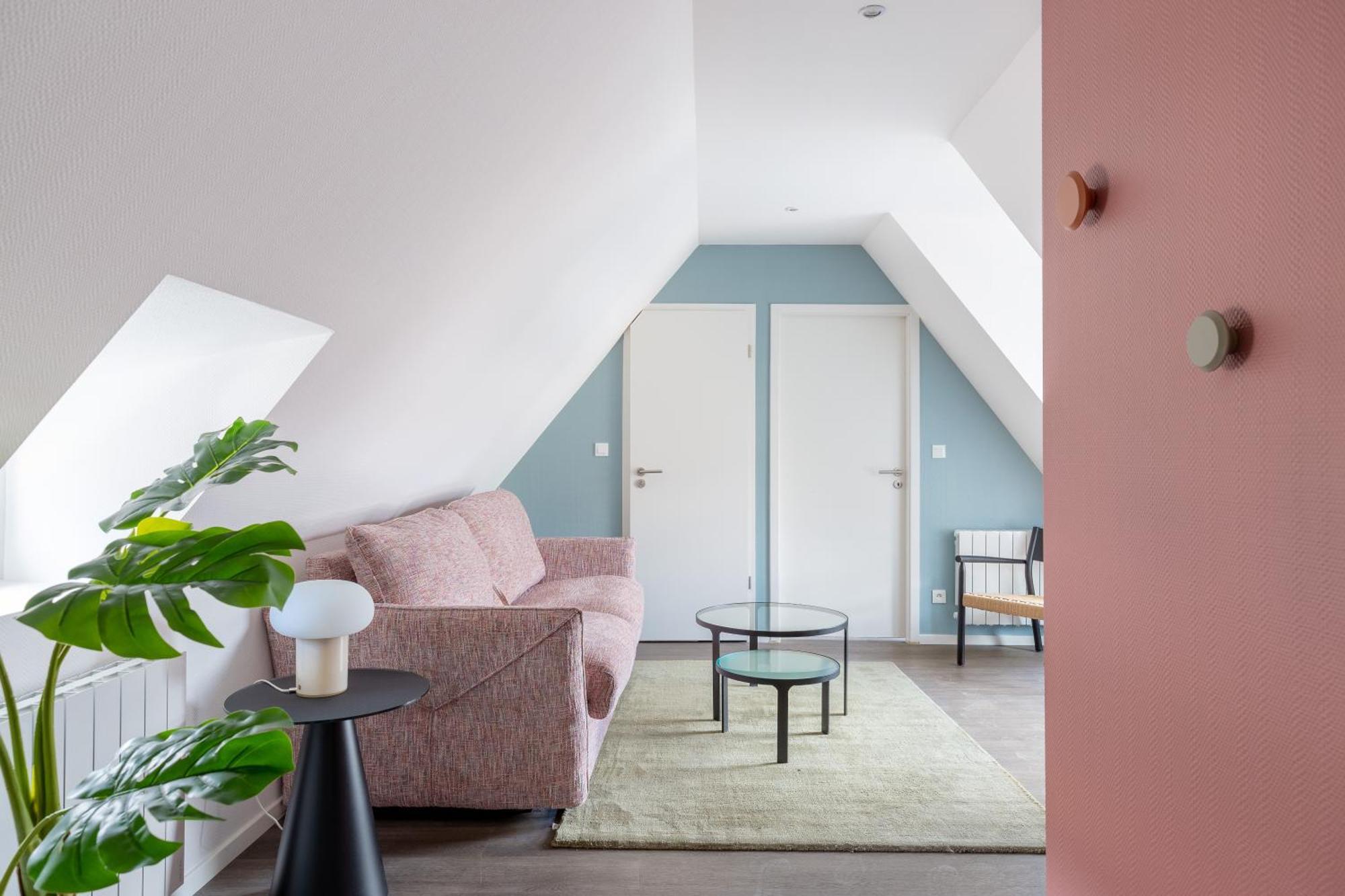 Travel Homes - Rapp, Charm In The Heart Of